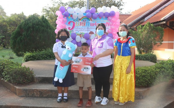 วันที่ 28 มกราคม 2565 โรงเรียนเทศบาล 3 (อินทรัมพรรย์  บุญประคองพิทยาคม) ได้ดำเนินการดำเนินการจัดงานวันเด็กเเห่งชาติให้กับนักเรียนในวันศุกร์ที่ 28 มกราคม 2565  โดยมีวัตถุประสงค์เพื่อกระตุ้นให้เด็กได้ตระหนักถึงความสำคัญของตนรู้จักหน้าที่เป็นคนดีมีคุณธรรมและ