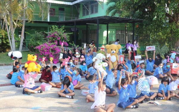 วันที่ 28 มกราคม 2565 โรงเรียนเทศบาล 3 (อินทรัมพรรย์  บุญประคองพิทยาคม) ได้ดำเนินการดำเนินการจัดงานวันเด็กเเห่งชาติให้กับนักเรียนในวันศุกร์ที่ 28 มกราคม 2565  โดยมีวัตถุประสงค์เพื่อกระตุ้นให้เด็กได้ตระหนักถึงความสำคัญของตนรู้จักหน้าที่เป็นคนดีมีคุณธรรมและ