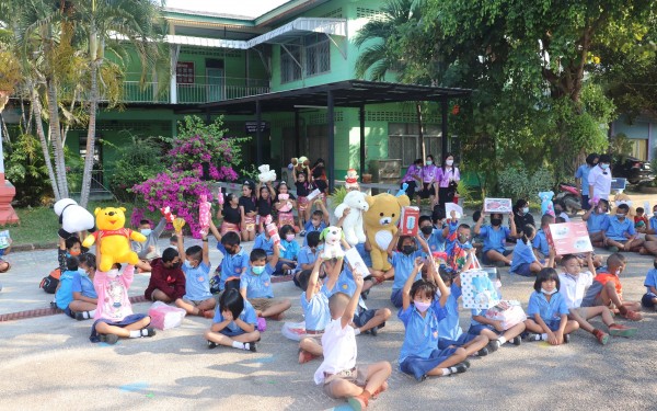วันที่ 28 มกราคม 2565 โรงเรียนเทศบาล 3 (อินทรัมพรรย์  บุญประคองพิทยาคม) ได้ดำเนินการดำเนินการจัดงานวันเด็กเเห่งชาติให้กับนักเรียนในวันศุกร์ที่ 28 มกราคม 2565  โดยมีวัตถุประสงค์เพื่อกระตุ้นให้เด็กได้ตระหนักถึงความสำคัญของตนรู้จักหน้าที่เป็นคนดีมีคุณธรรมและ