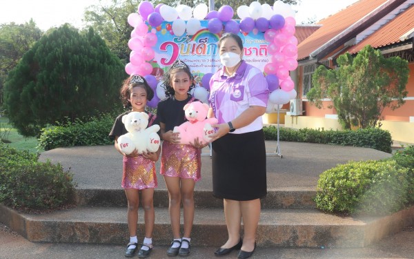 วันที่ 28 มกราคม 2565 โรงเรียนเทศบาล 3 (อินทรัมพรรย์  บุญประคองพิทยาคม) ได้ดำเนินการดำเนินการจัดงานวันเด็กเเห่งชาติให้กับนักเรียนในวันศุกร์ที่ 28 มกราคม 2565  โดยมีวัตถุประสงค์เพื่อกระตุ้นให้เด็กได้ตระหนักถึงความสำคัญของตนรู้จักหน้าที่เป็นคนดีมีคุณธรรมและ