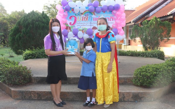 วันที่ 28 มกราคม 2565 โรงเรียนเทศบาล 3 (อินทรัมพรรย์  บุญประคองพิทยาคม) ได้ดำเนินการดำเนินการจัดงานวันเด็กเเห่งชาติให้กับนักเรียนในวันศุกร์ที่ 28 มกราคม 2565  โดยมีวัตถุประสงค์เพื่อกระตุ้นให้เด็กได้ตระหนักถึงความสำคัญของตนรู้จักหน้าที่เป็นคนดีมีคุณธรรมและ