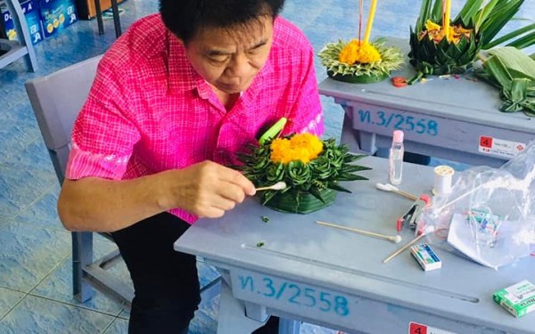 ผู้บริหาร คณะครูและบุคลากรทางการศึกษา โรงเรียนเทศบาล 3 (อินทรัมพรรย์ บุญประคองพิทยาคม) ร่วมสืบสานประเพณีวันลอยกระทงเพื่อขอขมาแก่พระแม่คงคา