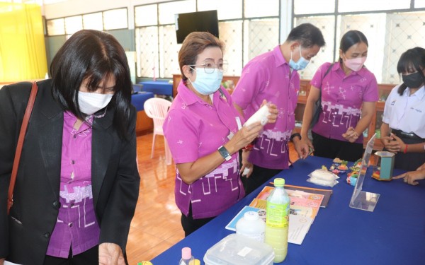 วันที่ 5-6 พฤษภาคม 2565 โรงเรียนเทศบาล ฯ นำโดย ผอ.รสริน เต็มปลื้ม นำคณะครูและบุตลากรทางการศึกษาเดินทางไปศึกษาดูงาน ณ โรงเรียนลับแลศรีและโรงเรียนเทศบาลหัวดง (ป.อังกูร) เพื่อดำเนินการเตรียมความพร้อมรับการประเมินสถานศึกษาพอเพียง