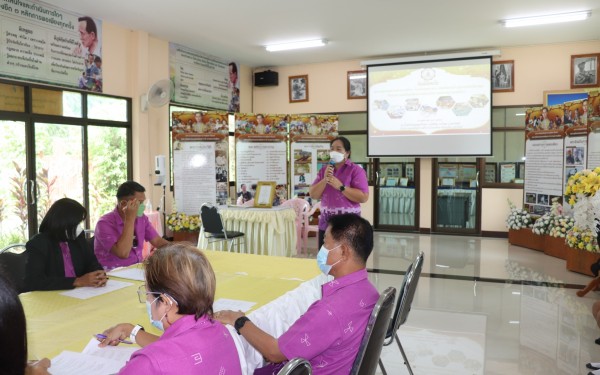 วันที่ 5-6 พฤษภาคม 2565 โรงเรียนเทศบาล ฯ นำโดย ผอ.รสริน เต็มปลื้ม นำคณะครูและบุตลากรทางการศึกษาเดินทางไปศึกษาดูงาน ณ โรงเรียนลับแลศรีและโรงเรียนเทศบาลหัวดง (ป.อังกูร) เพื่อดำเนินการเตรียมความพร้อมรับการประเมินสถานศึกษาพอเพียง