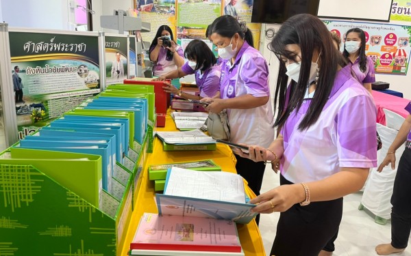 วันที่ 5-6 พฤษภาคม 2565 โรงเรียนเทศบาล ฯ นำโดย ผอ.รสริน เต็มปลื้ม นำคณะครูและบุตลากรทางการศึกษาเดินทางไปศึกษาดูงาน ณ โรงเรียนลับแลศรีและโรงเรียนเทศบาลหัวดง (ป.อังกูร) เพื่อดำเนินการเตรียมความพร้อมรับการประเมินสถานศึกษาพอเพียง