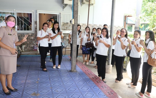 ต้อนรับคณะศึกษาดูงานการจัดการศึกษาของโรงเรียนขนาดเล็ก แนวทางการดำเนินการโรงเรียนพอเพียงในสถานศึกษา แหล่งเรียนรู้ “ตามรอย พ่อสอน” ตามโครงการส่งเสริมกิจกรรมโดยน้อมนำหลักปรัชญาเศรษฐกิจพอเพียงและโรงเรียนส่งเสริมคุณธรรมศีลธรรมนำการศึกษา