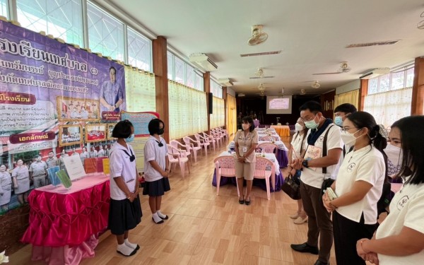 ต้อนรับคณะศึกษาดูงานการจัดการศึกษาของโรงเรียนขนาดเล็ก แนวทางการดำเนินการโรงเรียนพอเพียงในสถานศึกษา แหล่งเรียนรู้ “ตามรอย พ่อสอน” ตามโครงการส่งเสริมกิจกรรมโดยน้อมนำหลักปรัชญาเศรษฐกิจพอเพียงและโรงเรียนส่งเสริมคุณธรรมศีลธรรมนำการศึกษา