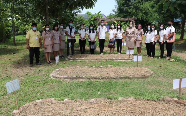 ต้อนรับคณะศึกษาดูงานการจัดการศึกษาของโรงเรียนขนาดเล็ก แนวทางการดำเนินการโรงเรียนพอเพียงในสถานศึกษา แหล่งเรียนรู้ “ตามรอย พ่อสอน” ตามโครงการส่งเสริมกิจกรรมโดยน้อมนำหลักปรัชญาเศรษฐกิจพอเพียงและโรงเรียนส่งเสริมคุณธรรมศีลธรรมนำการศึกษา