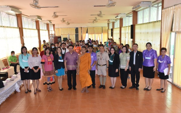 โรงเรียนเทศบาล 3 (อินทรัมพรย์ บุญประคองพิทยาคม) จัดการประชุมผู้ปกครองนักเรียน ครั้งที่ 2/2564     เมื่อวันที่ 24 กุมภาพันธ์ 2564 เวลา 09.00 น.ณ ห้องประชุม โรงเรียนเทศบาล 3 (อินทรัมพรรย์ บุญประคองพิทยาคม) นางศศิธร ศิริพงษ์  รองปลัดเทศบาลเมืองกำแพงเพชร รักษ